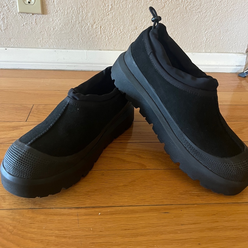 UGG Men's Black Slip-On Tasman Weather Hybrid Size 11 EUC